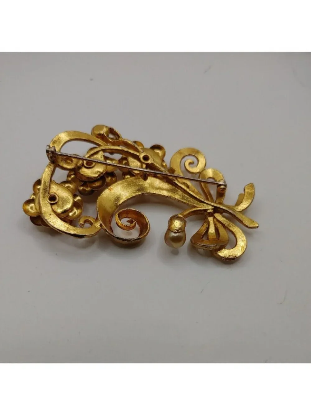 VTG Brooch faux Pearls gold Tone Floral Some Damage on pearls See Photo's